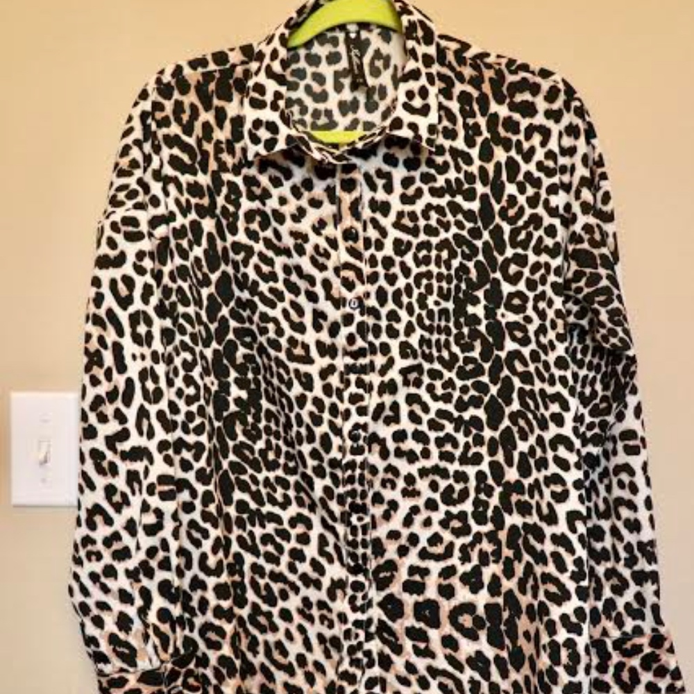 ASOS Influence leopard Print Button down top - Picture 2 of 2